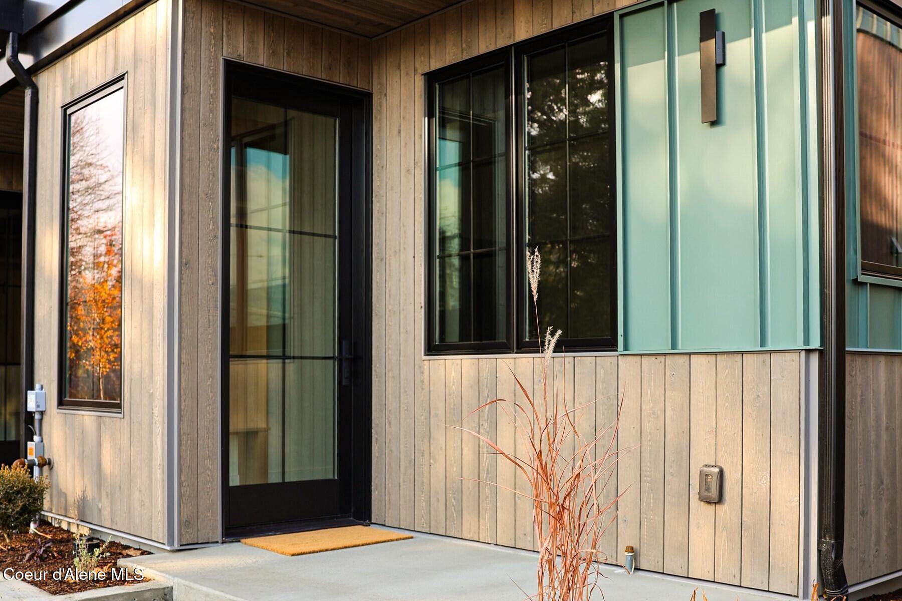 215 West Lake Street Sandpoint, ID 83864 - Photo 8 of 44 Back Patio and Entrance