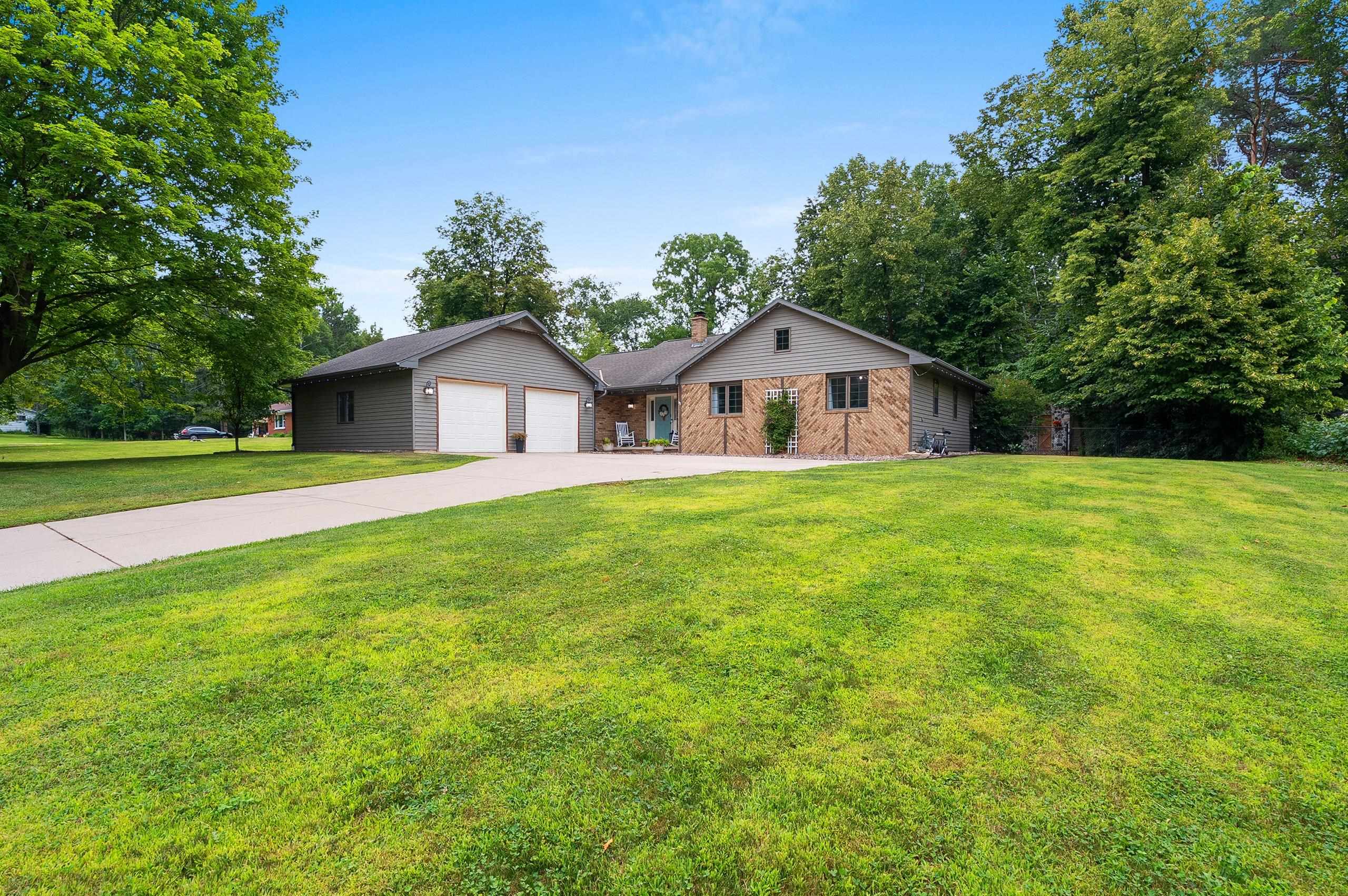 915 Lacount Road Green Bay, WI 54313 - Photo 3 of 76 Gallery Image 3