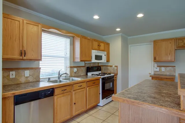 $2,400 | 9301 Bedford Lane, McKinney, TX 75071