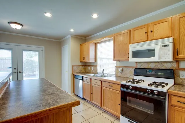 $2,400 | 9301 Bedford Lane, McKinney, TX 75071