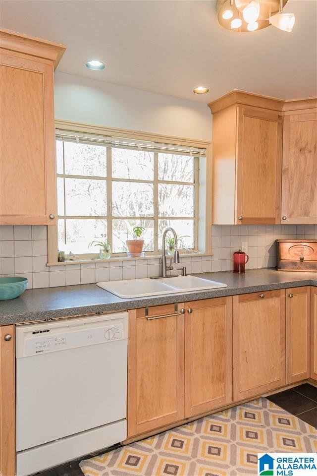 920 Pine Hill Road Birmingham, AL 35235 - Photo 13 of 36
