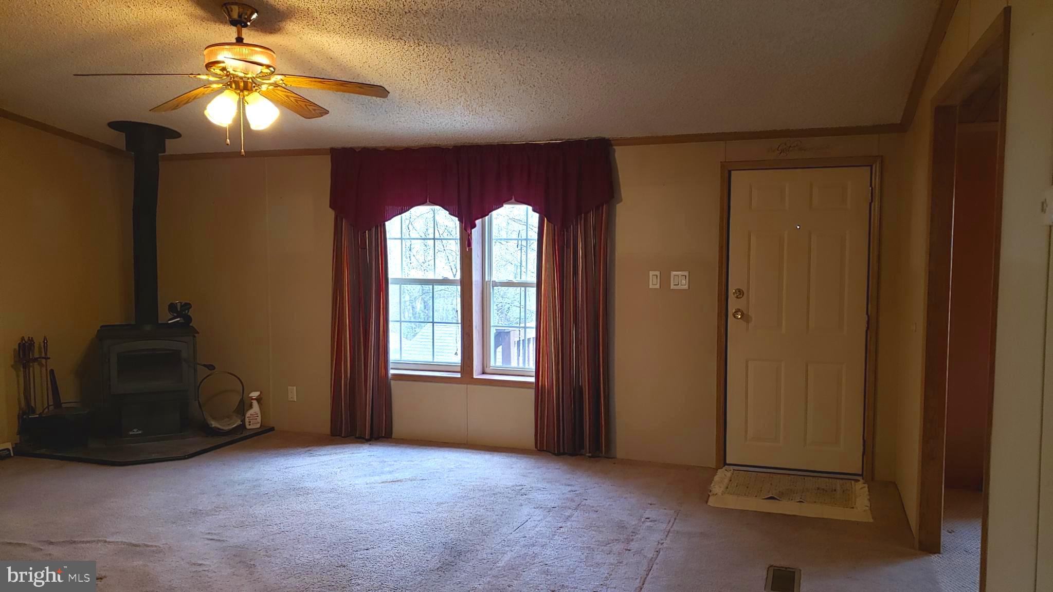 323 Mountain Road Boyertown, PA 19512 - Photo 6 of 15 Living Room