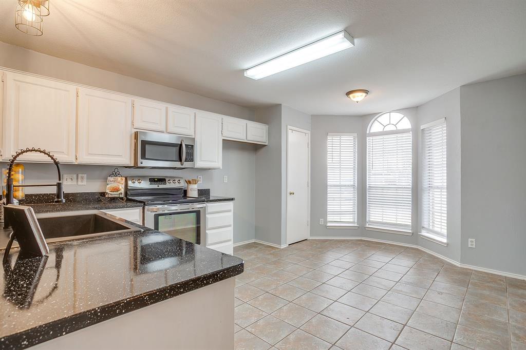 5712 Springtide Drive Fort Worth, TX 76135 - Photo 7 of 25 Light and bright kitchen with bay window perfect for breakfast area