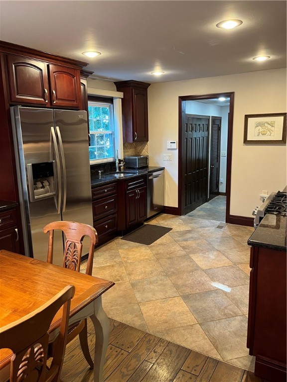 697 Woodward Road North Providence, RI 02904 - Photo 12 of 23