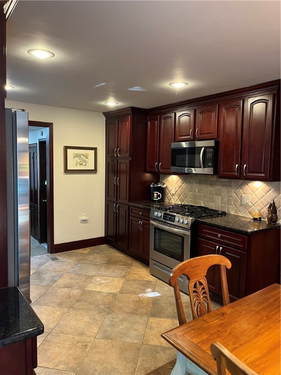 697 Woodward Road North Providence, RI 02904 - Photo 15 of 23