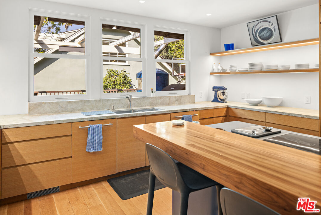 165 Mabery Road Santa Monica, CA 90402 - Photo 11 of 36