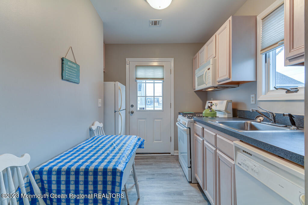 135 Silver Beach Road Lavallette, NJ 08735 - Photo 20 of 33 Mur26