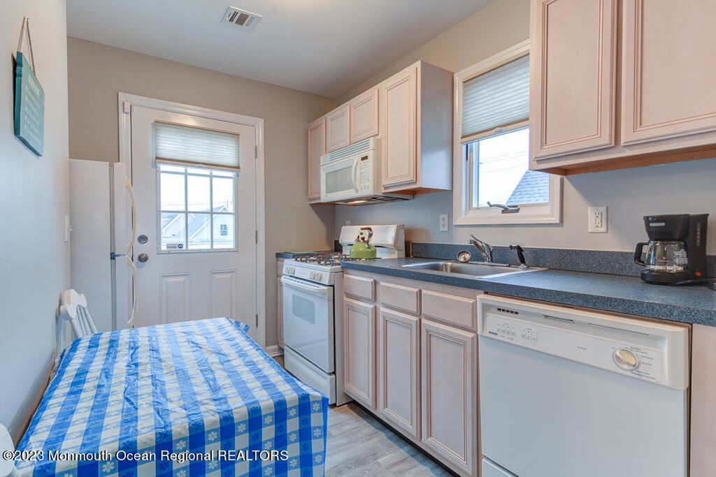 135 Silver Beach Road Lavallette, NJ 08735 - Photo 21 of 33 Mur25