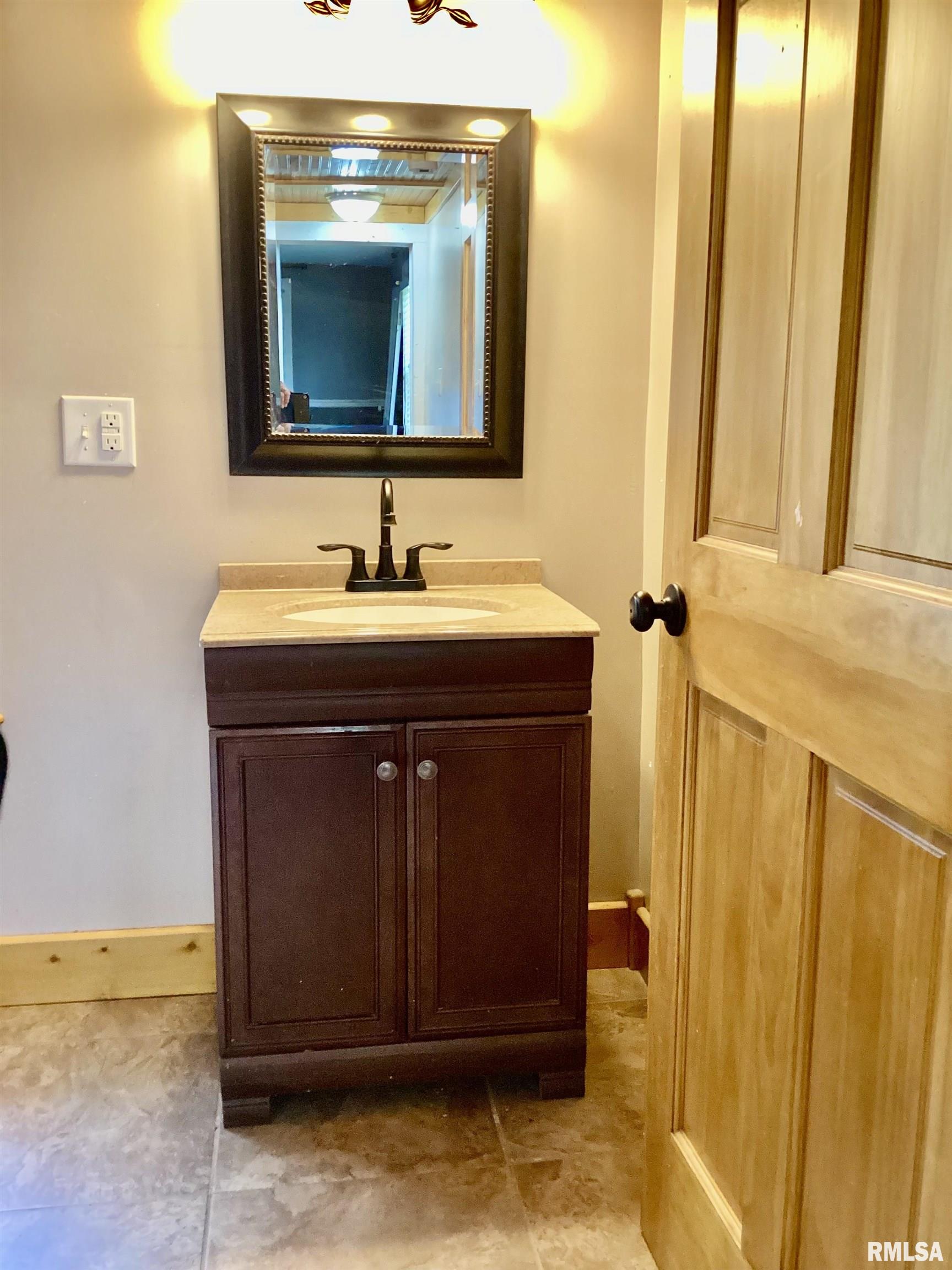 25382 Wolf Road Canton, IL 61520 - Photo 51 of 55