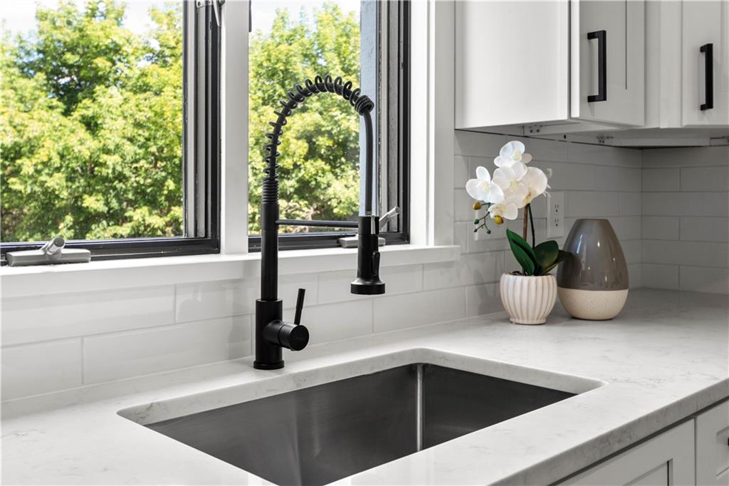 1546 West Ingomar Road Pittsburgh, PA 15237 - Photo 18 of 49 a kitchen with a sink and window
