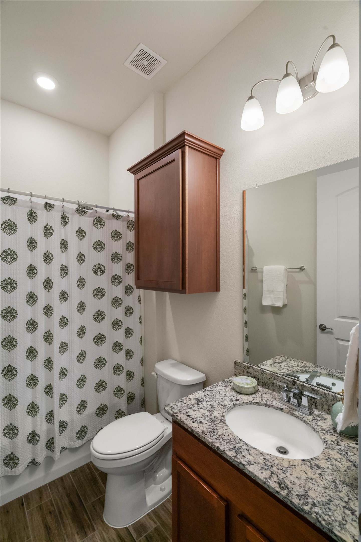 516 Nokota Drive Spring, TX 77382 - Photo 21 of 33 Secondary bath with added storage.
