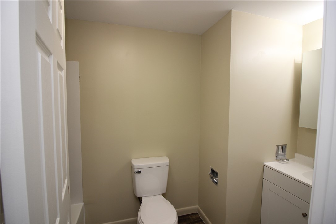 6655 North Centenary Road Williamson, NY 14589 - Photo 11 of 23 Main bedroom bathroom