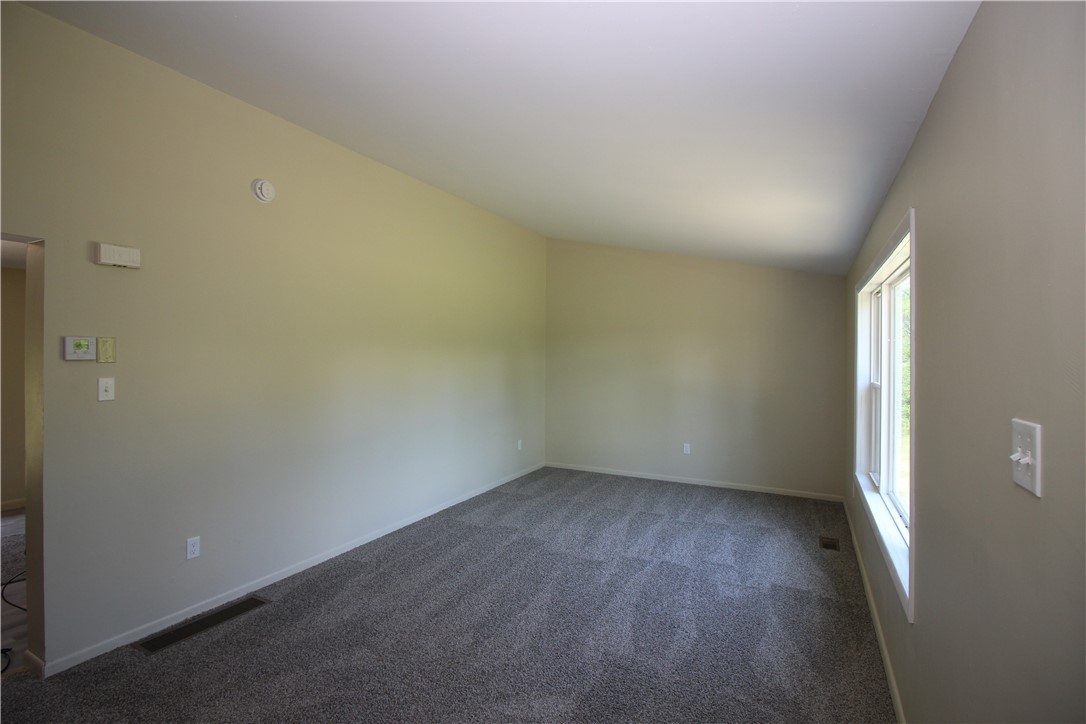 6655 North Centenary Road Williamson, NY 14589 - Photo 22 of 23 Living room