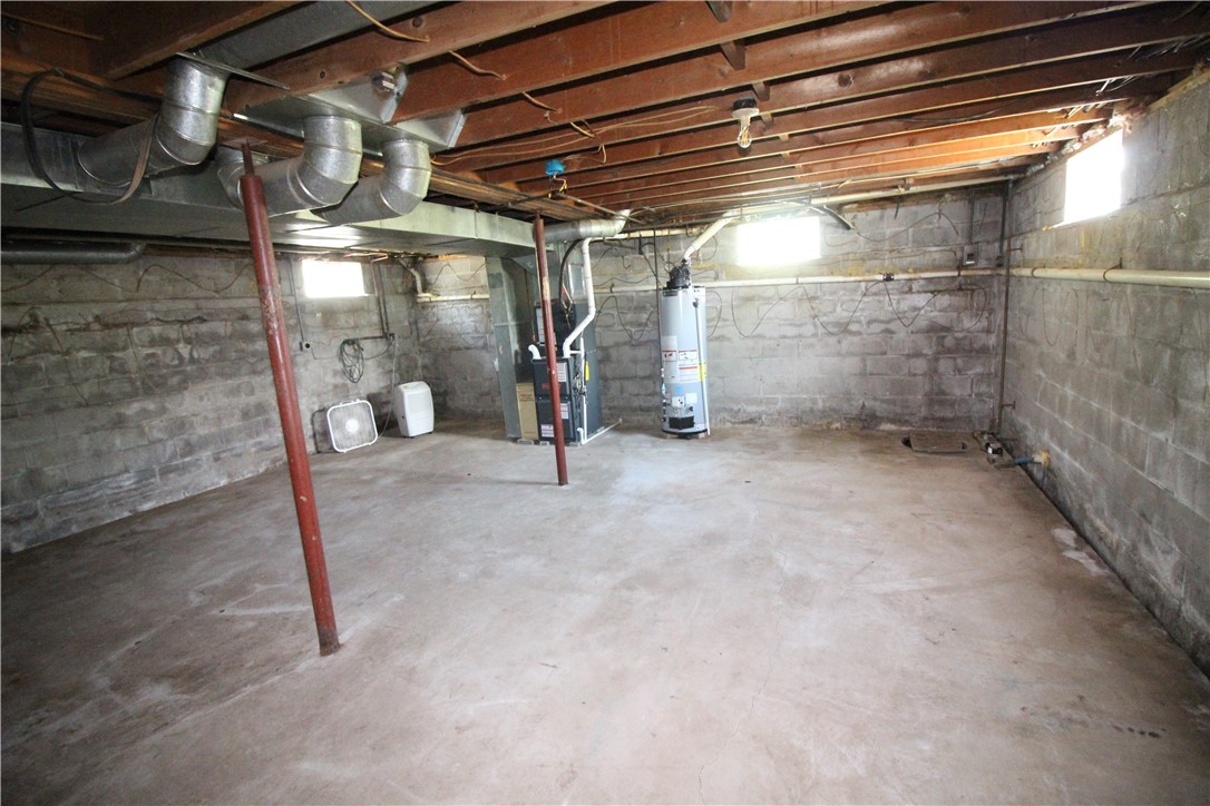 6655 North Centenary Road Williamson, NY 14589 - Photo 5 of 23 Tons of space