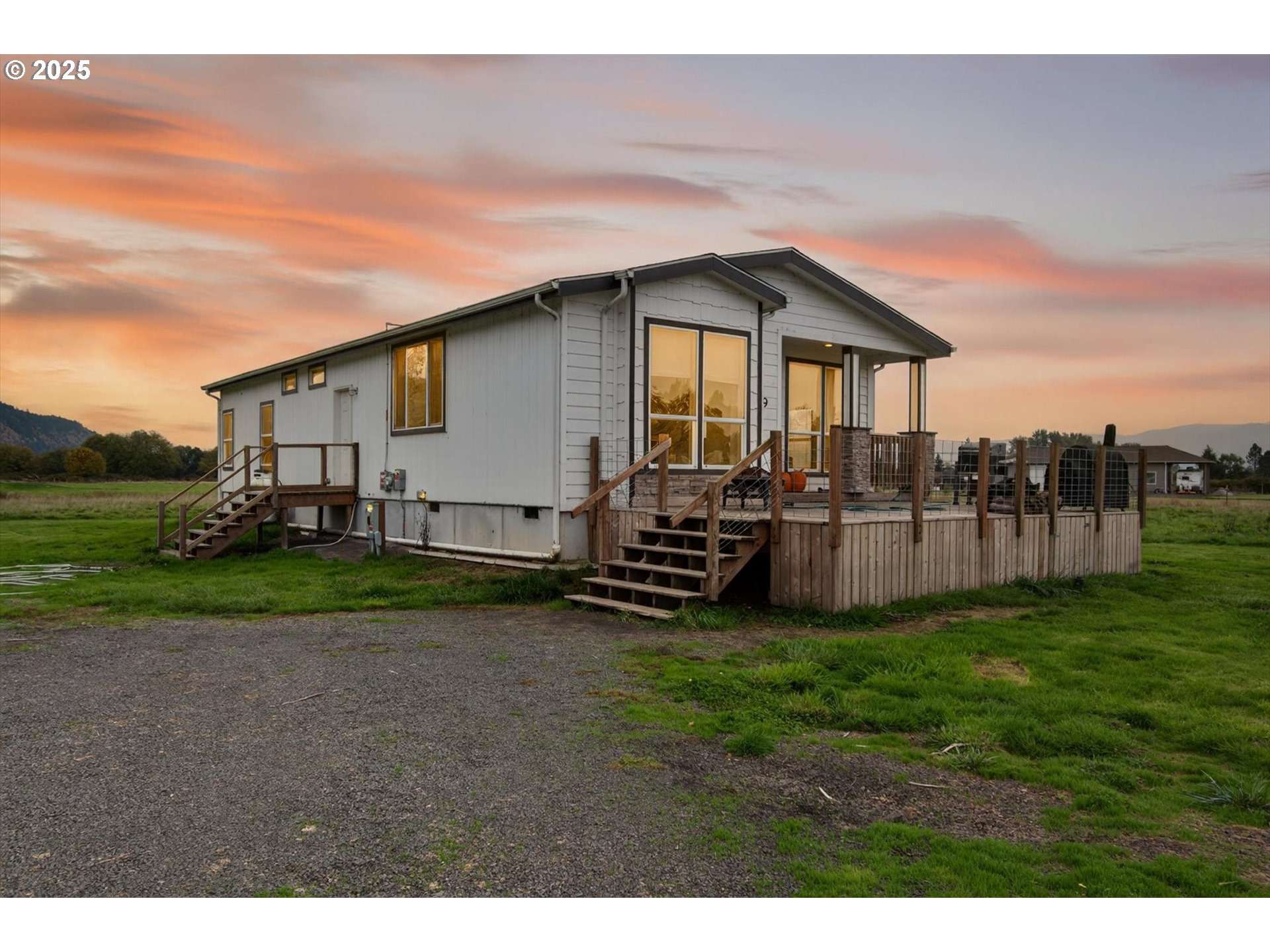 29 East Little Island Road Cathlamet, WA 98612 - Photo 2 of 47