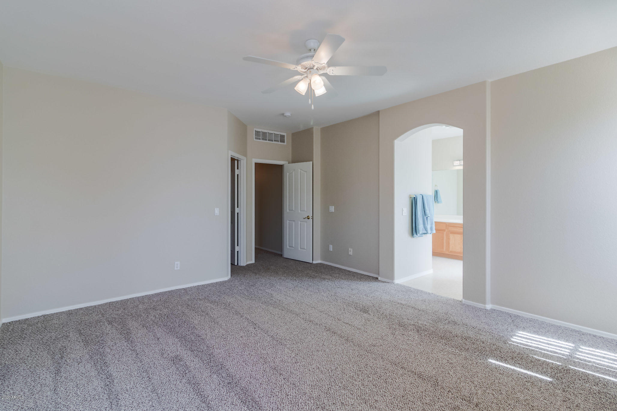 4170 South Splendor Place Gilbert, AZ 85297 - Photo 22 of 47 018-4170SSplendorCt-Gilbert-AZ-85297-sma