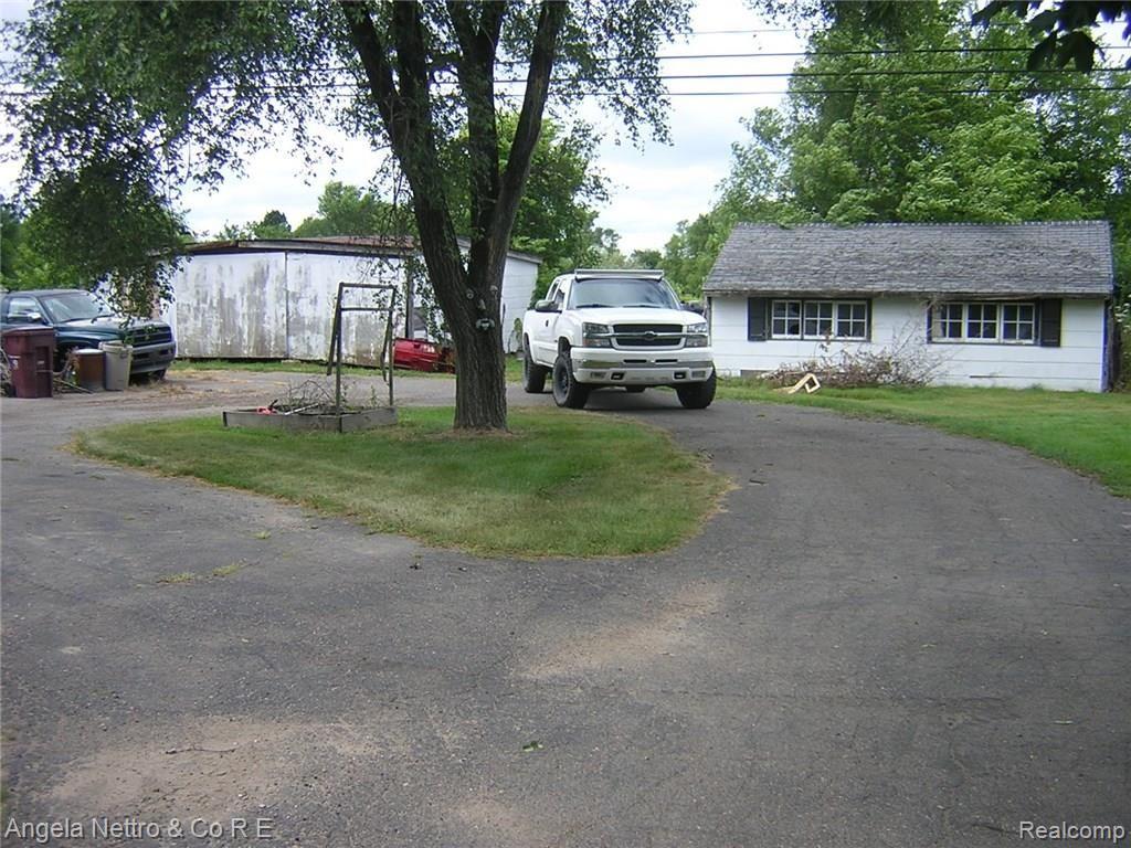 48876 Bemis Road Belleville, MI 48111 - Photo 4 of 10