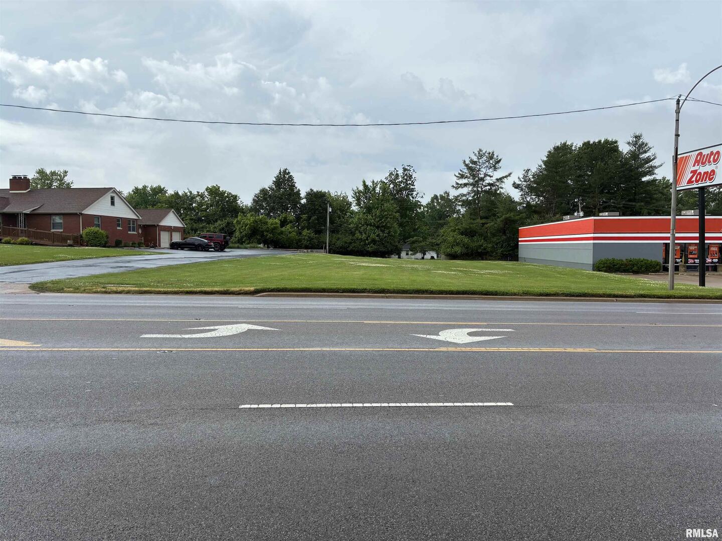 3009 Broadway Street Mount Vernon, IL 62864 - Photo 1 of 2