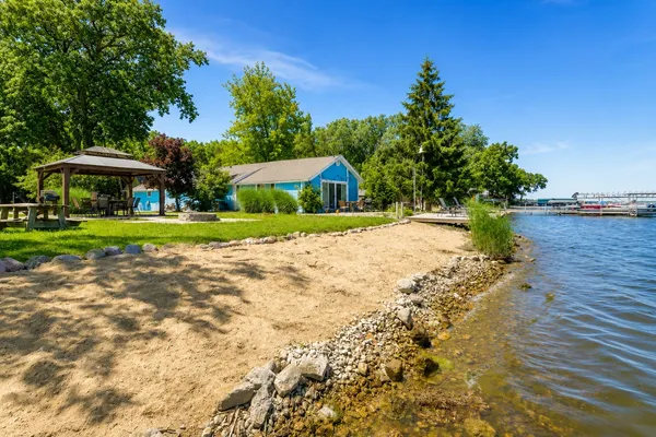 $749,900 | 27717 West Grass Lake Drive, Spring Grove, IL 60081