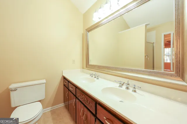 a view of front of house with a yard