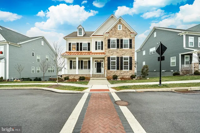 a view of a large building with a balcony