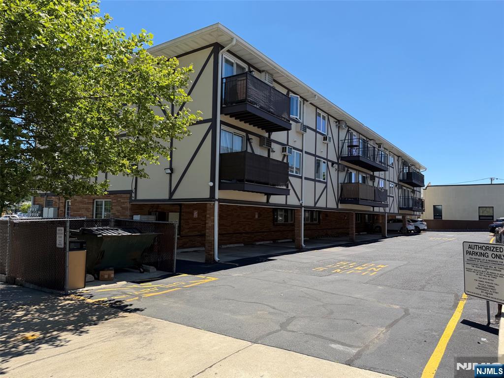 33 Henry Place, Unit B4 Hackensack, NJ 07601 - Photo 4 of 36