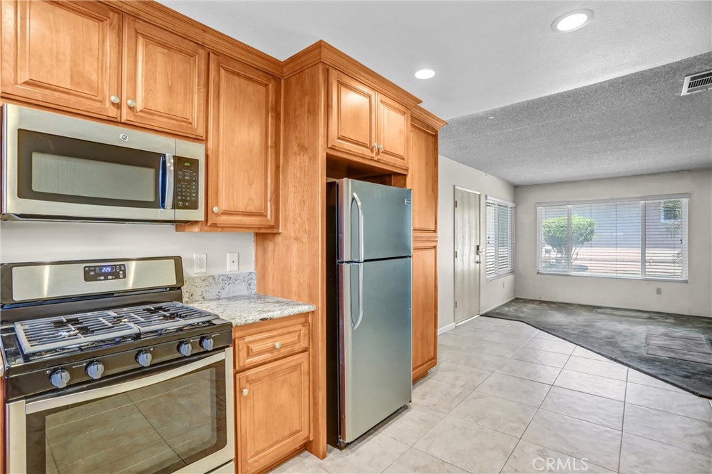 2891 Canyon Crest, Unit 15 Riverside, CA 92507 - Photo 10 of 28