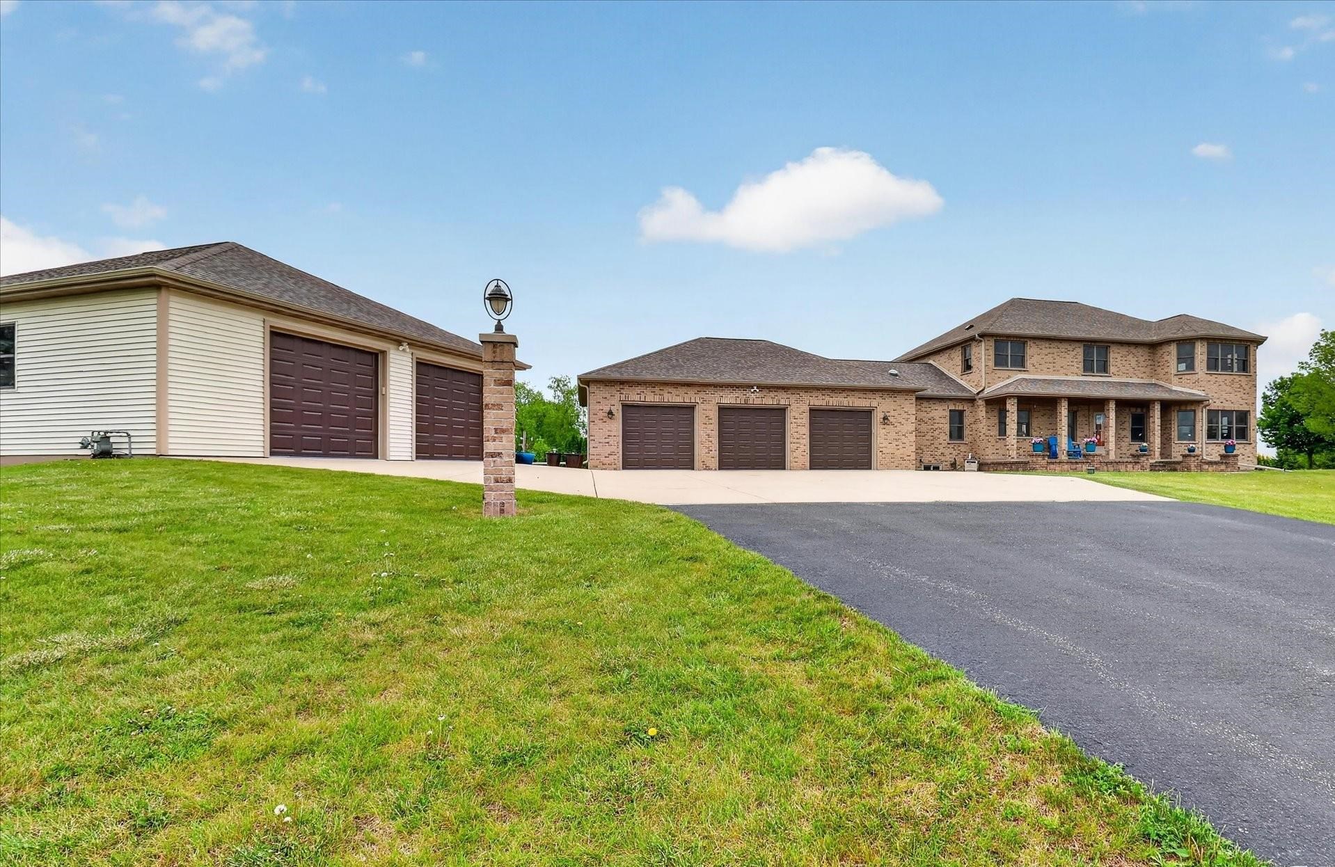 W6383 Hackbarth Road Fort Atkinson, WI 53538 - Photo 1 of 54
