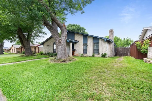 $260,000 | 948 Meadowcove Circle, Garland, TX 75043