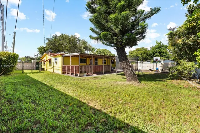 a view of a house with a backyard