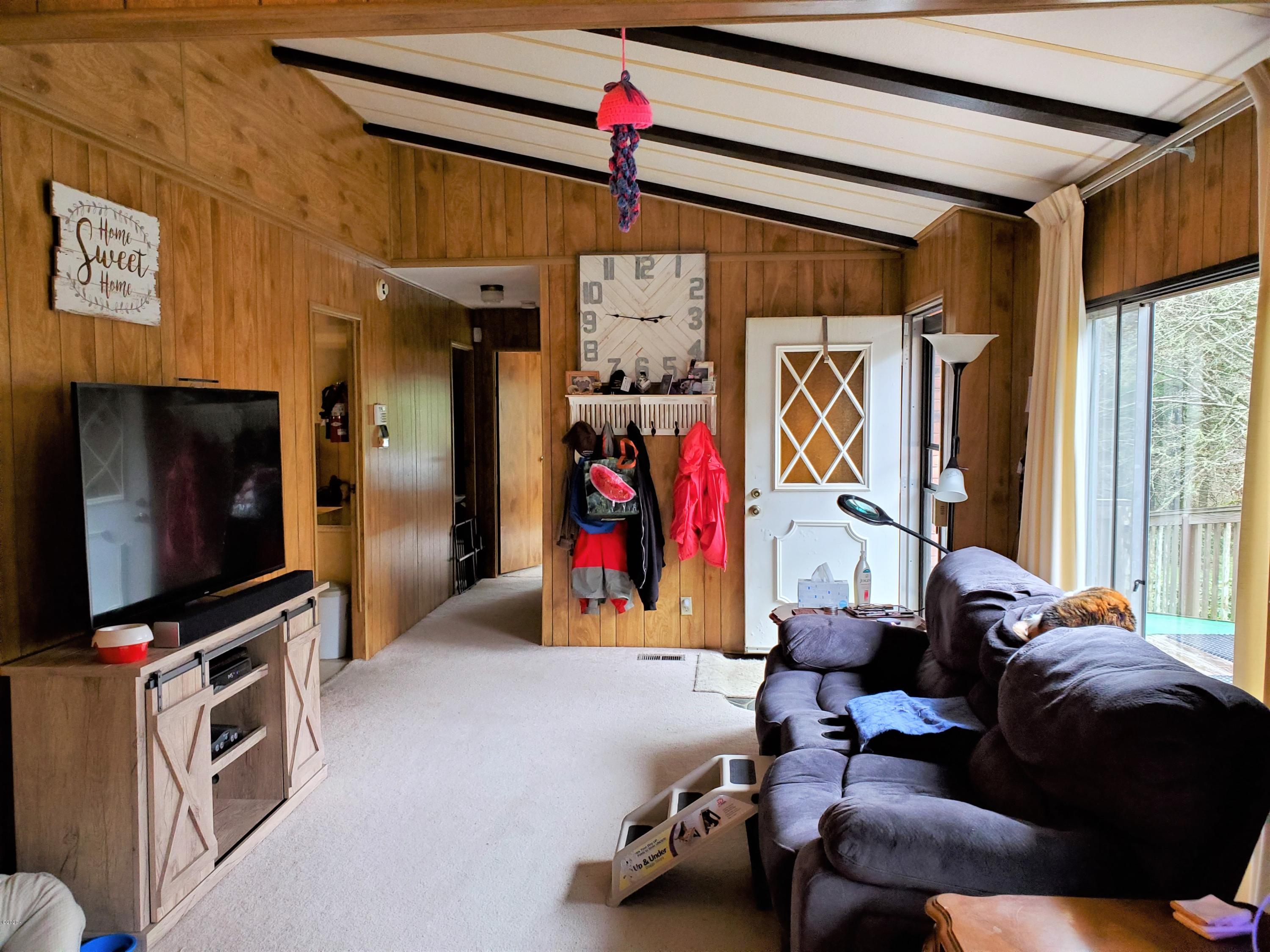5591 Northeast Highland Road Otis, OR 97368 - Photo 8 of 21 Living Room