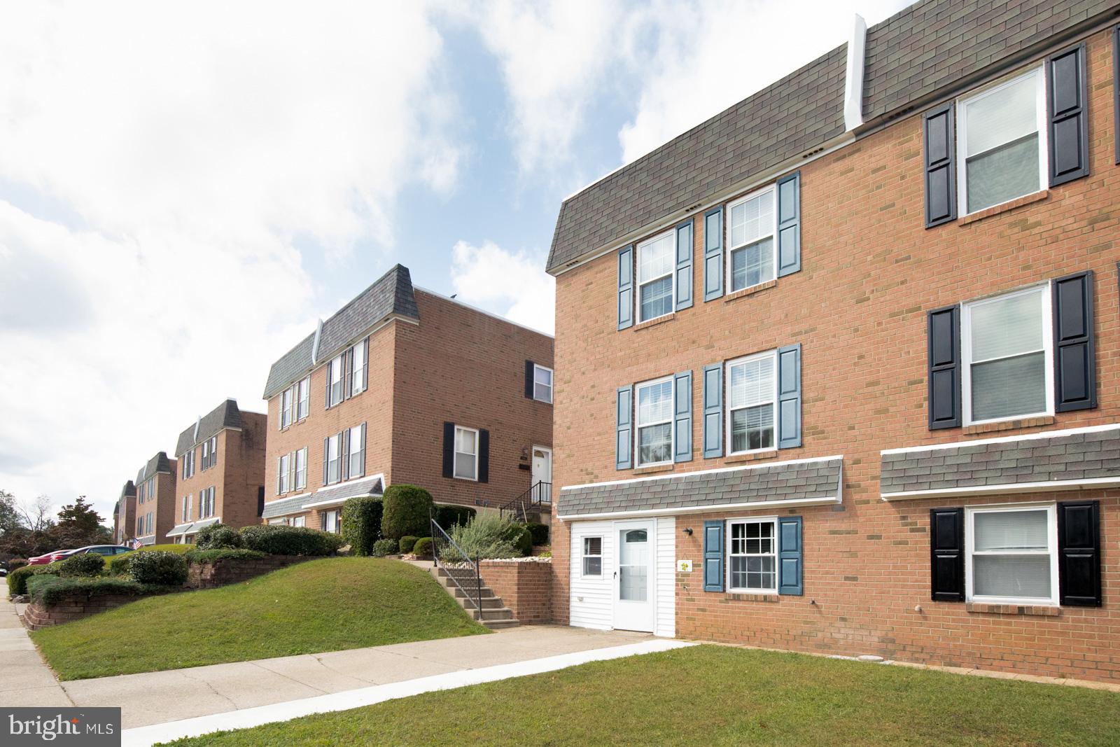 158 Greendale Road Philadelphia, PA 19154 - Photo 2 of 28 View
