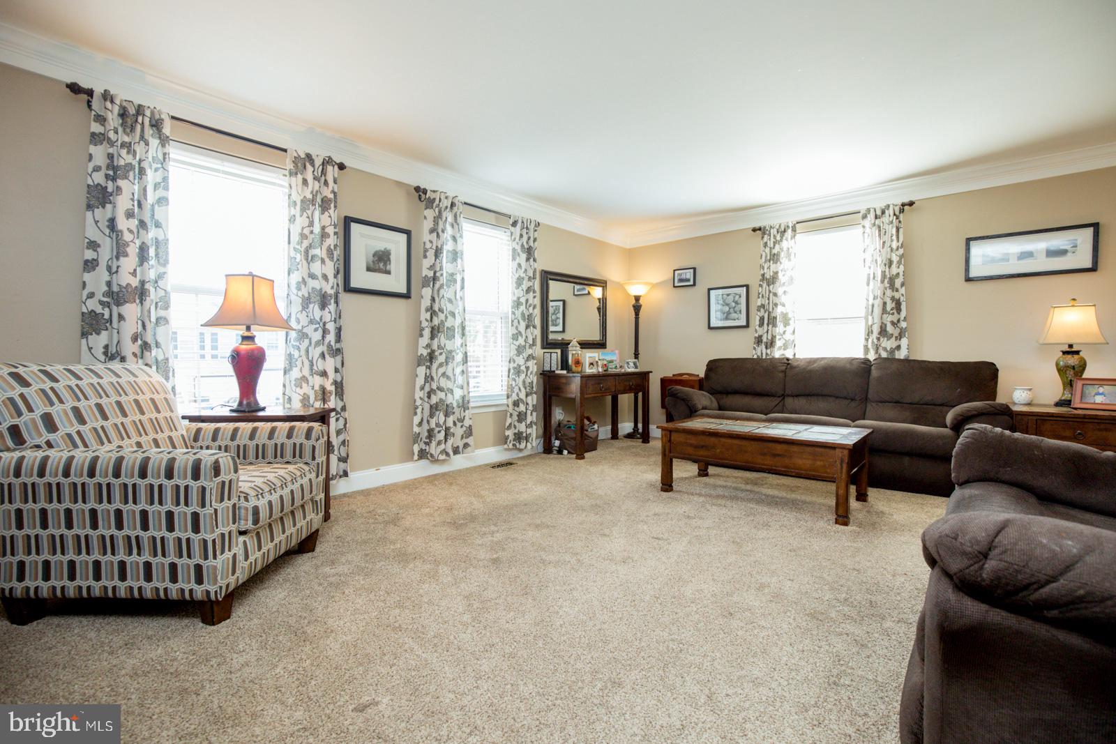 158 Greendale Road Philadelphia, PA 19154 - Photo 3 of 28 Living Room