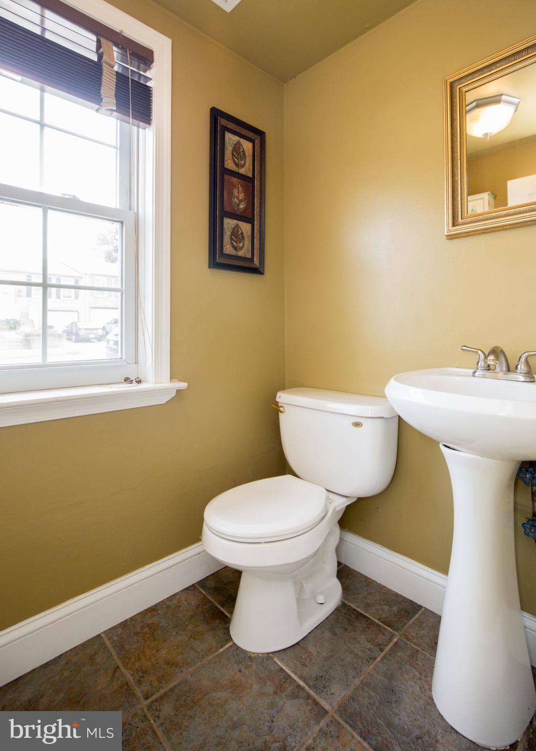158 Greendale Road Philadelphia, PA 19154 - Photo 24 of 28 Powder Room
