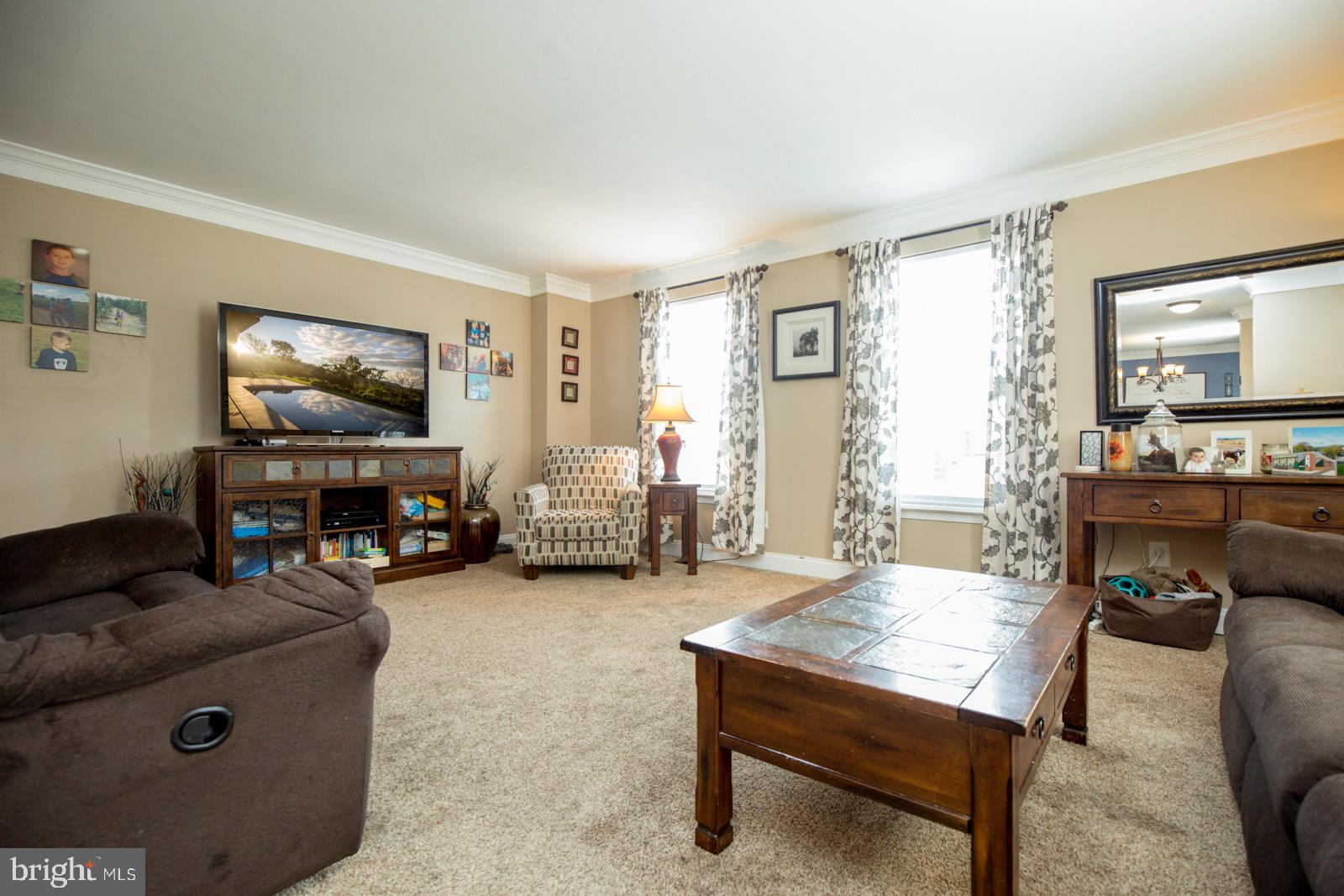 158 Greendale Road Philadelphia, PA 19154 - Photo 5 of 28 Living Room