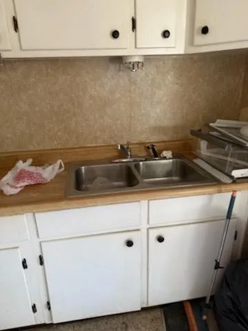 a close view of sink and tap