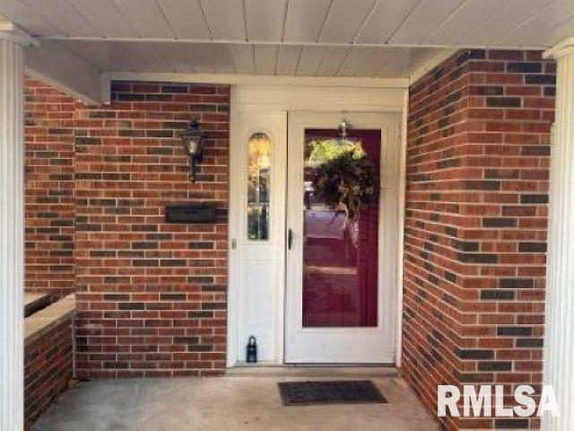 2324 Bates Avenue Springfield, IL 62704 - Photo 2 of 31 Gallery Image 2
