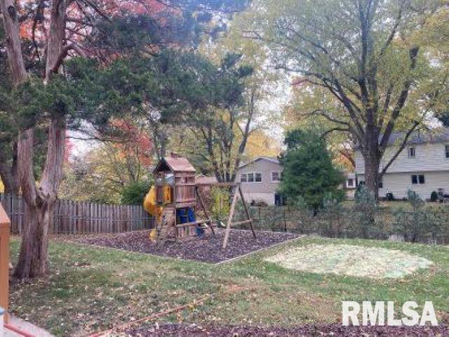 2324 Bates Avenue Springfield, IL 62704 - Photo 6 of 31 Gallery Image 6