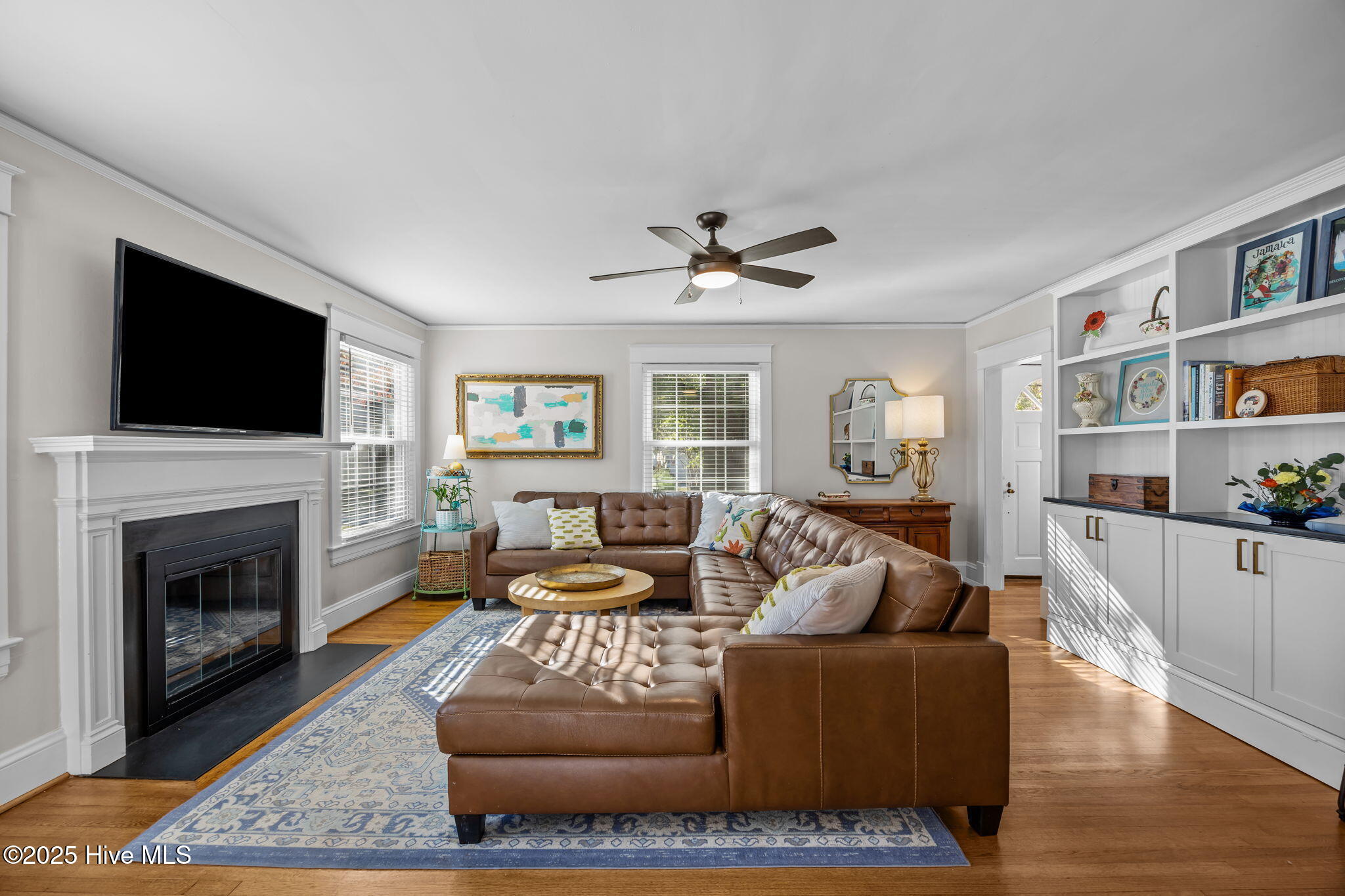 727 East Whitaker Mill Road Raleigh, NC 27608 - Photo 20 of 65 Living Room