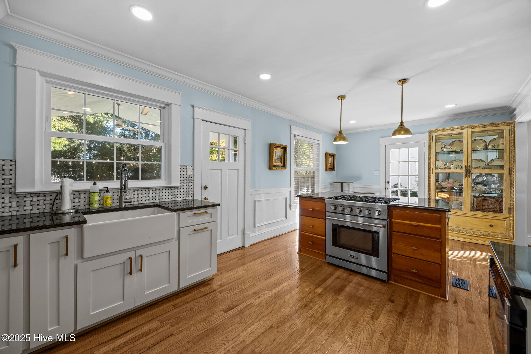 727 East Whitaker Mill Road Raleigh, NC 27608 - Photo 22 of 65 Kitchen