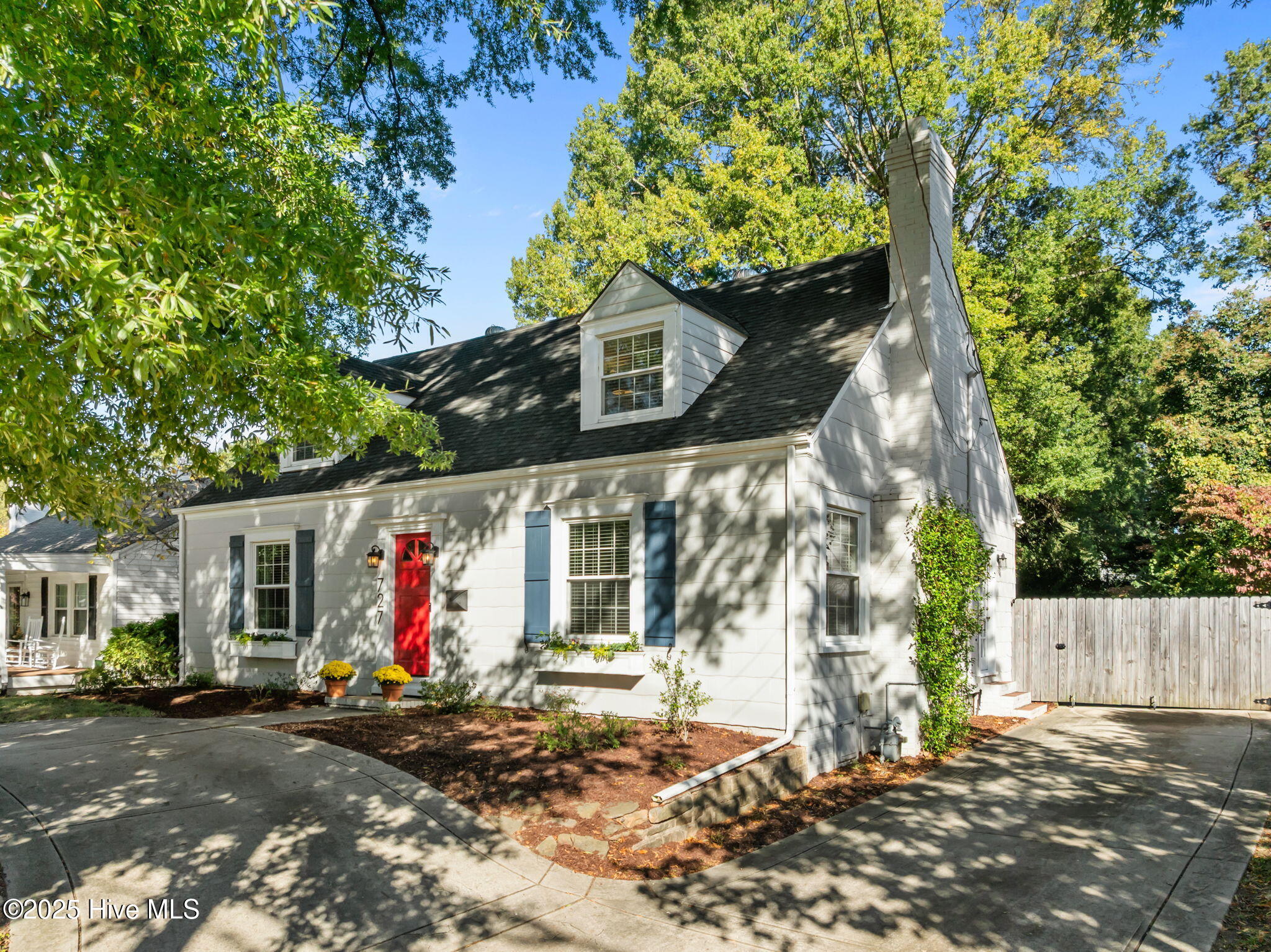 727 East Whitaker Mill Road Raleigh, NC 27608 - Photo 2 of 65 Front View