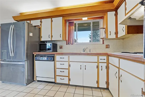 $3,300 | 3290 Ward Road, Wheat Ridge, CO 80033