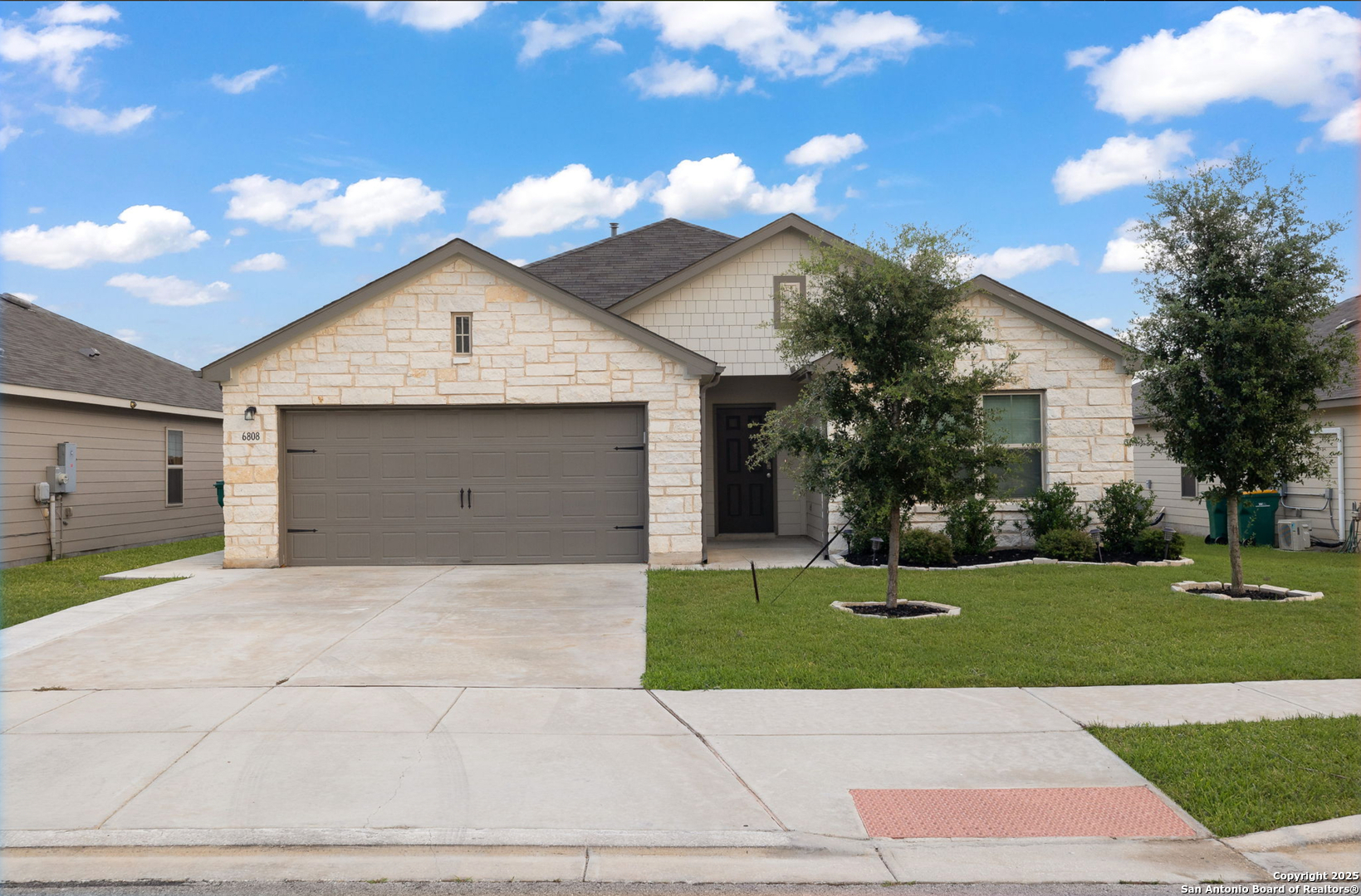 6808 Cetera Crossing Converse, TX 78109 - Photo 2 of 39