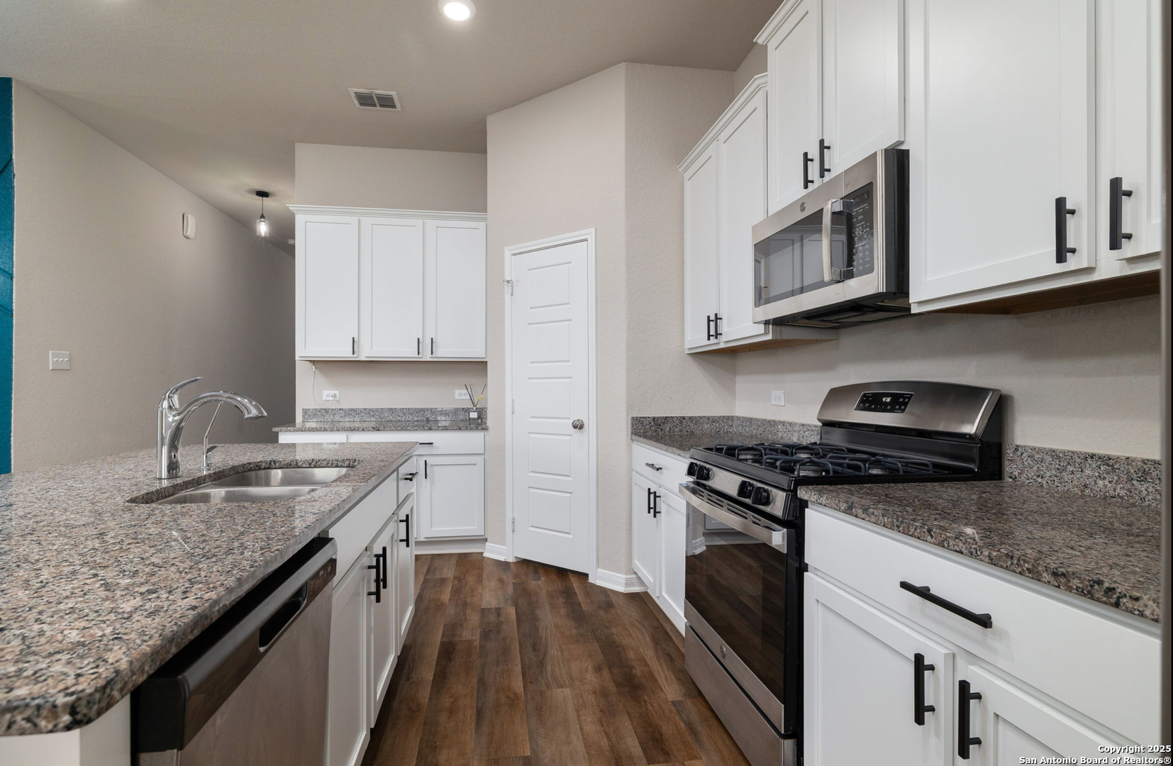 6808 Cetera Crossing Converse, TX 78109 - Photo 26 of 39