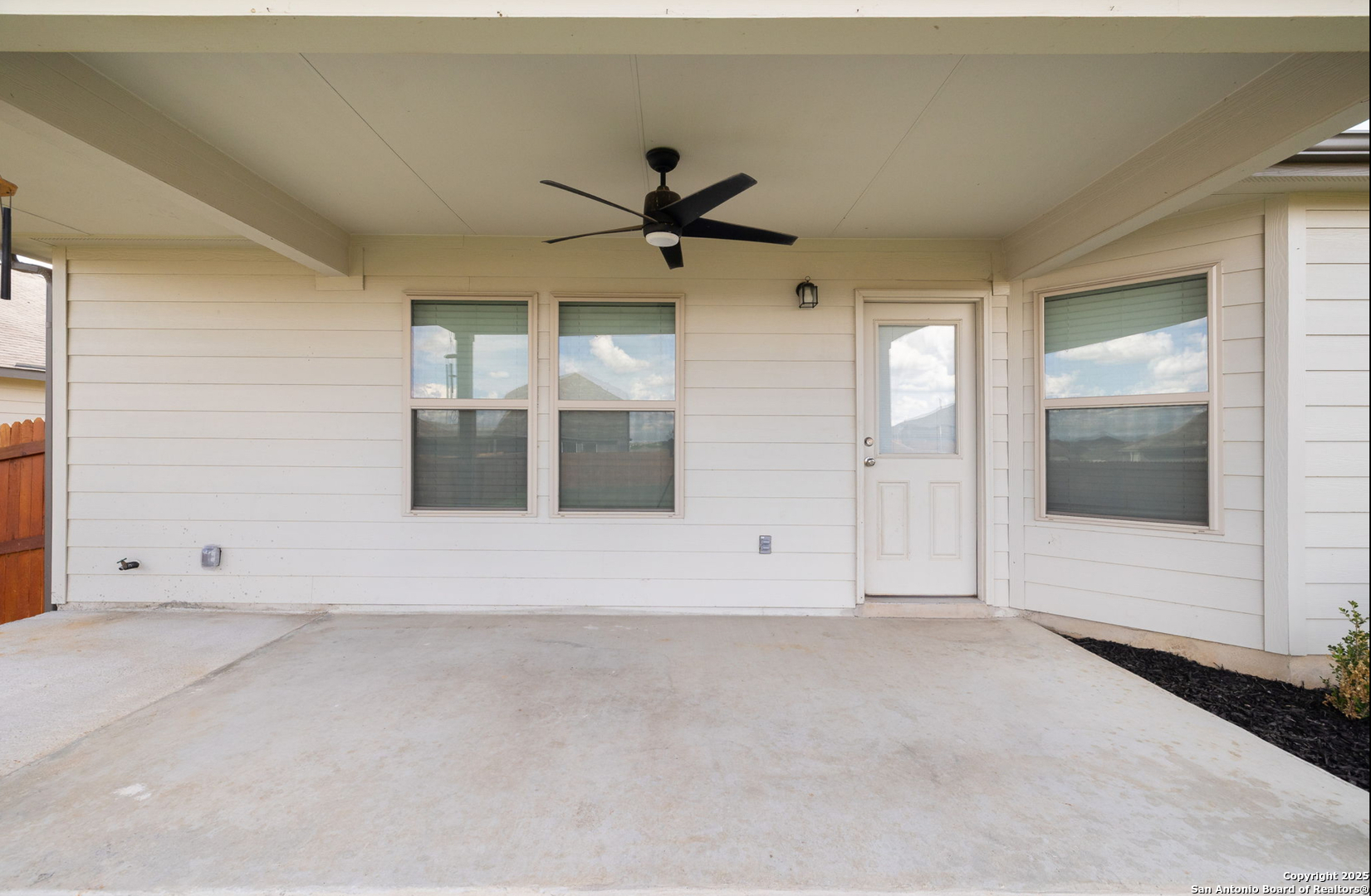 6808 Cetera Crossing Converse, TX 78109 - Photo 36 of 39