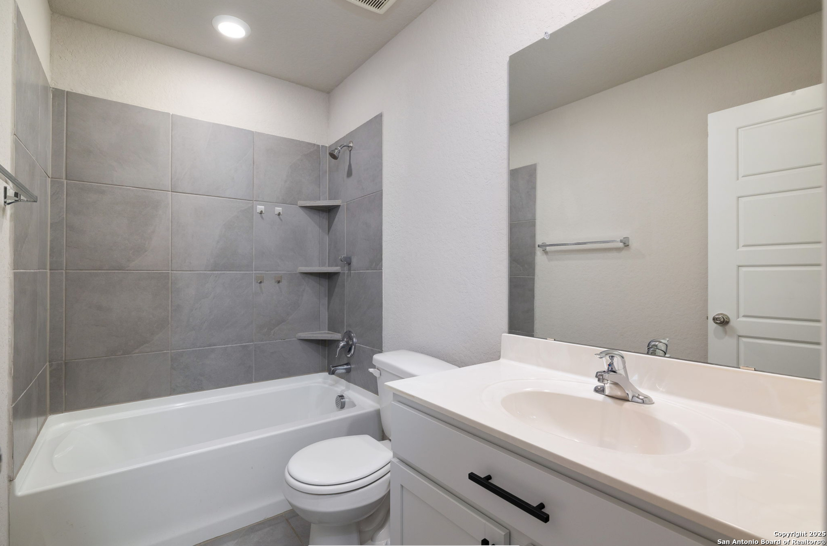 6808 Cetera Crossing Converse, TX 78109 - Photo 10 of 39