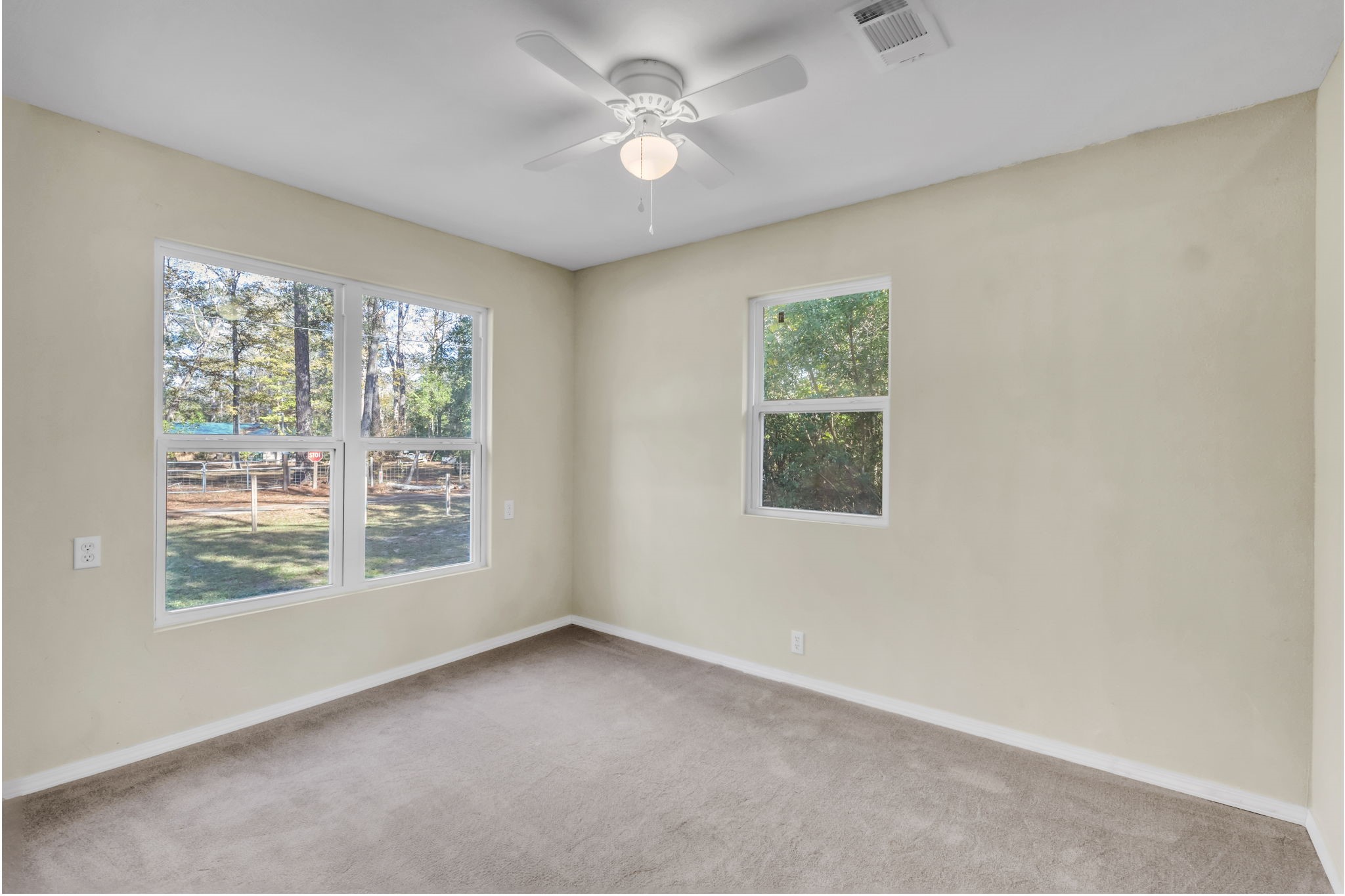 180 Friar Tuck Drive Ivanhoe, TX 75979 - Photo 21 of 31 an empty room with a window and a ceiling fan
