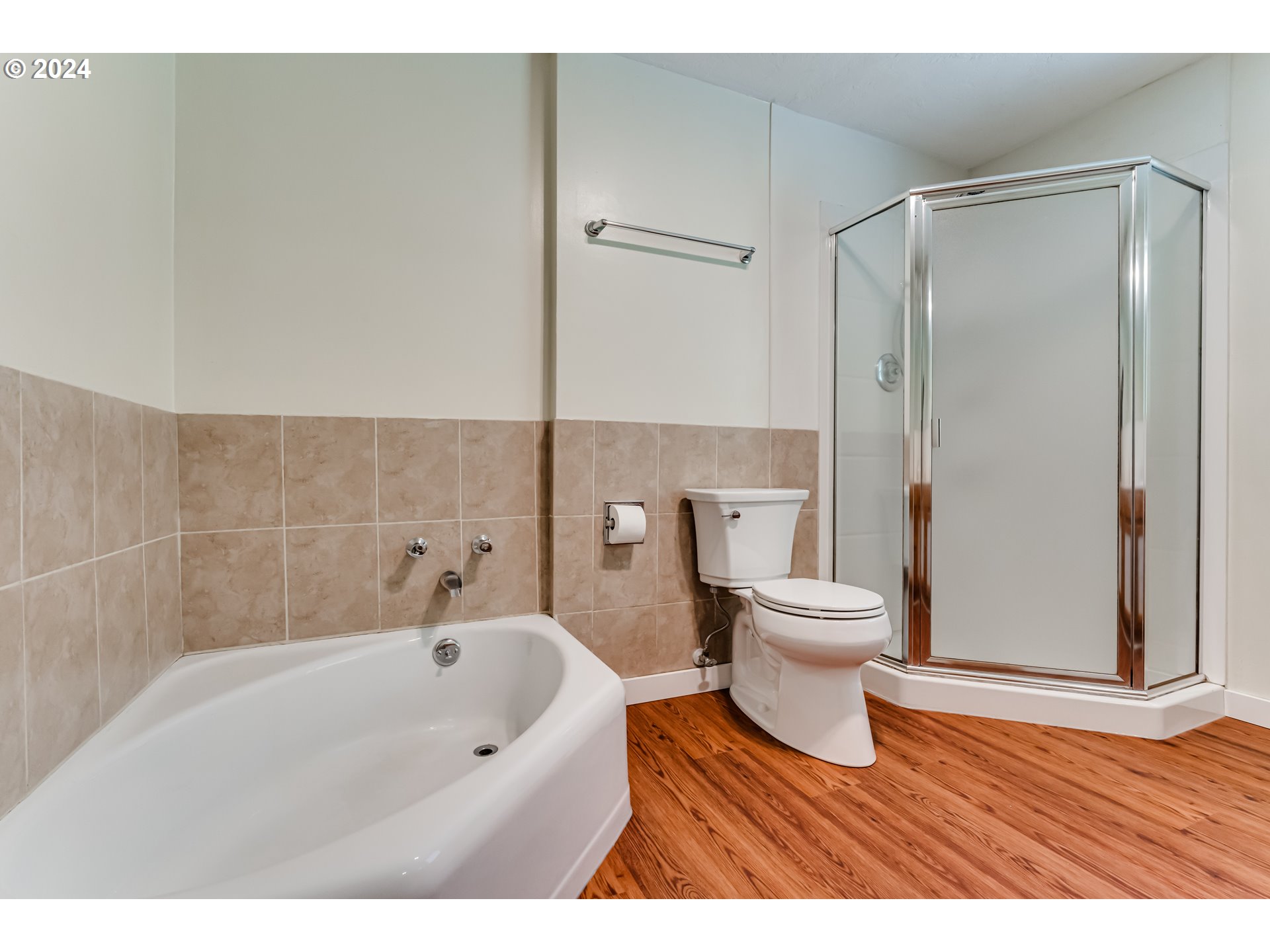 2280 City View Street Eugene, OR 97405 - Photo 21 of 30 a bathroom with a bathtub and a toilet