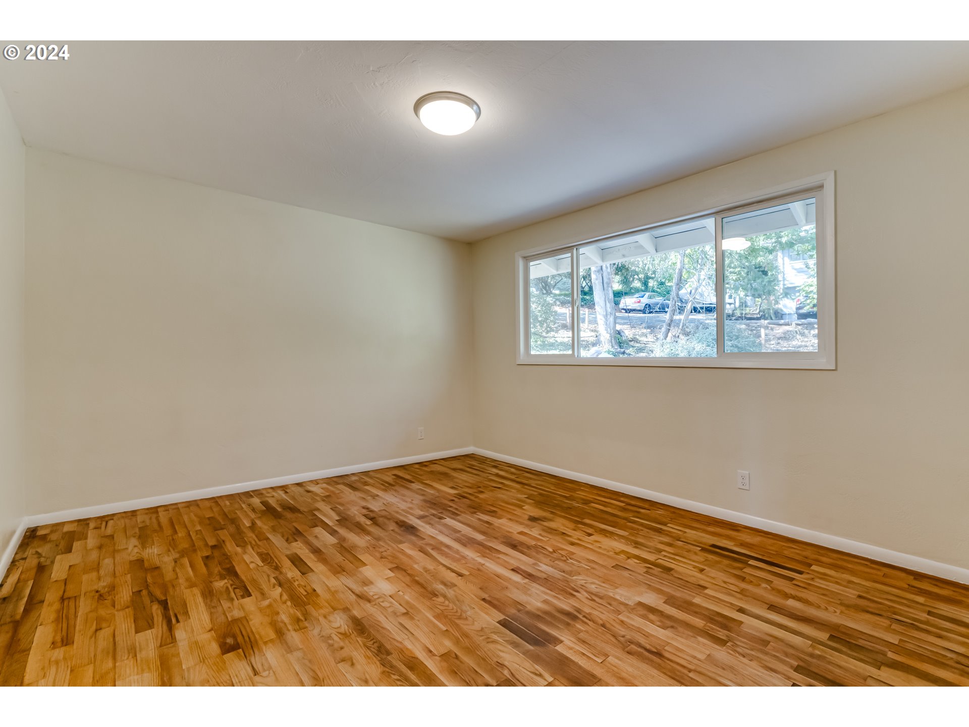 2280 City View Street Eugene, OR 97405 - Photo 27 of 30 a view of room with window