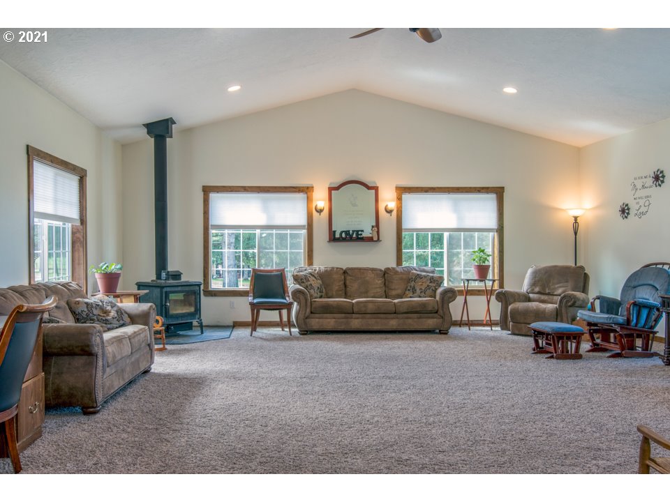 29178 Southeast Davis Road Estacada, OR 97023 - Photo 12 of 31 Gallery Image 12